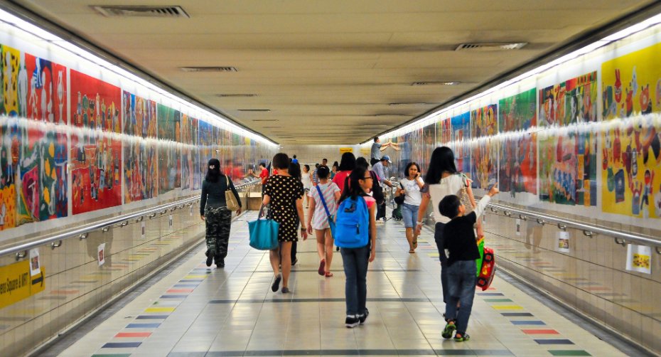 UOL commissioned 18 art pieces by VSA artists and installed them in the pedestrian underpass that links our two malls in Novena.