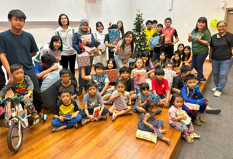 Volunteering Image - Spreading cheer to children with gifts