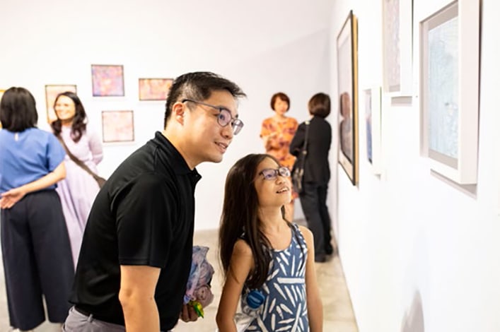 Guests were captivated by the intricate details and craftmanship of Fern’s artwork.
