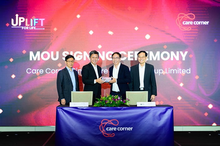 UOL Group Chief Executive Liam Wee Sin (second from right) received a token of appreciation from Minister for Education Chan Chun Sing, for our two-year commitment to the Learning and Special Needs Support programme.