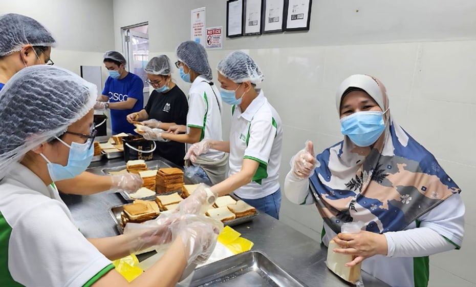 Integrating staff volunteerism with team bonding at Willing Hearts, one of Singapore’s largest soup kitchen charity organisation.